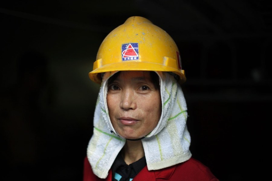 تظهر في هذه الصورة العاملة المهاجرة أو مي، البالغة من العمر 45 عاما.          