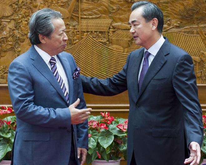 وزير الخارجية الصيني يلتقي بنظيره الماليزي