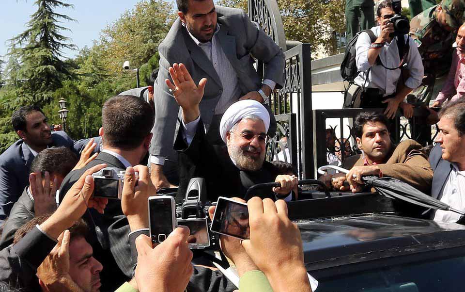 ردود أفعال مختلفة بعد عودة روحاني إلى ايران بعد محادثة هاتفية مع الرئيس الأمريكي (3)
