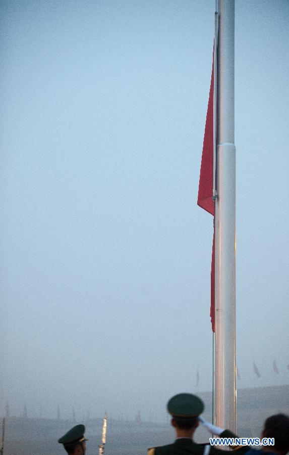 إقامة مراسم رفع العلم في العيد الوطني الصيني  (3)
