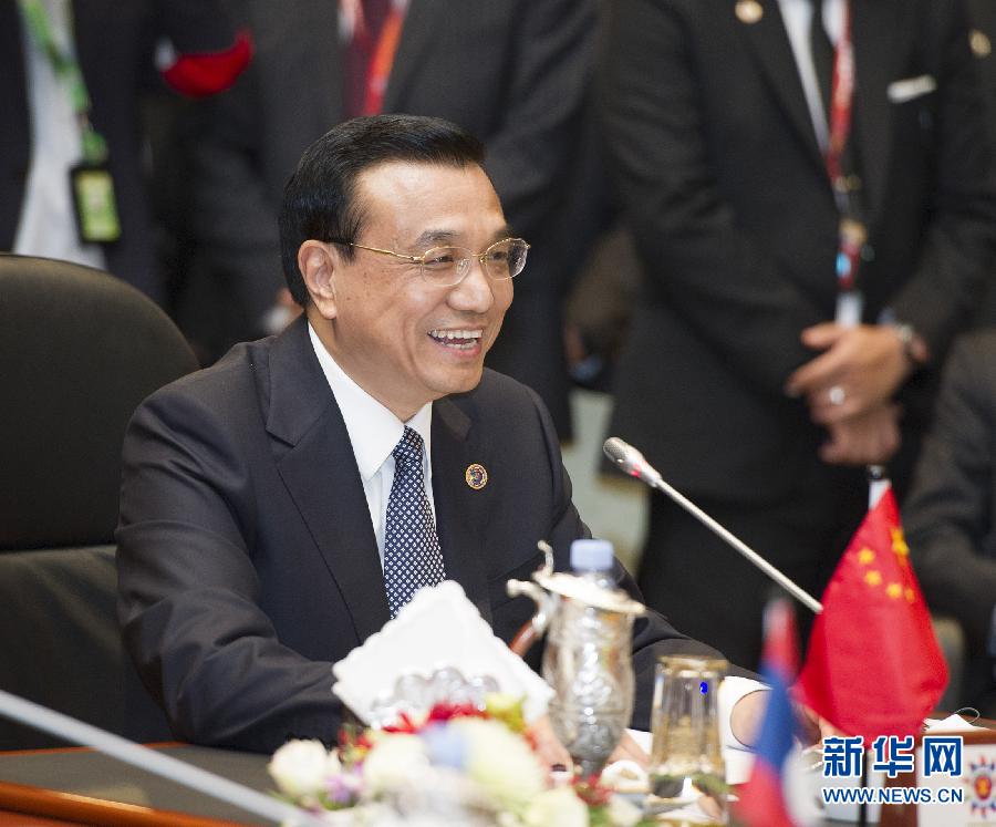 تقرير اخباري: لي كه تشيانغ يقدم اقتراحا من سبع نقاط حول تعزيز التعاون بين الصين والاسيان  (6)