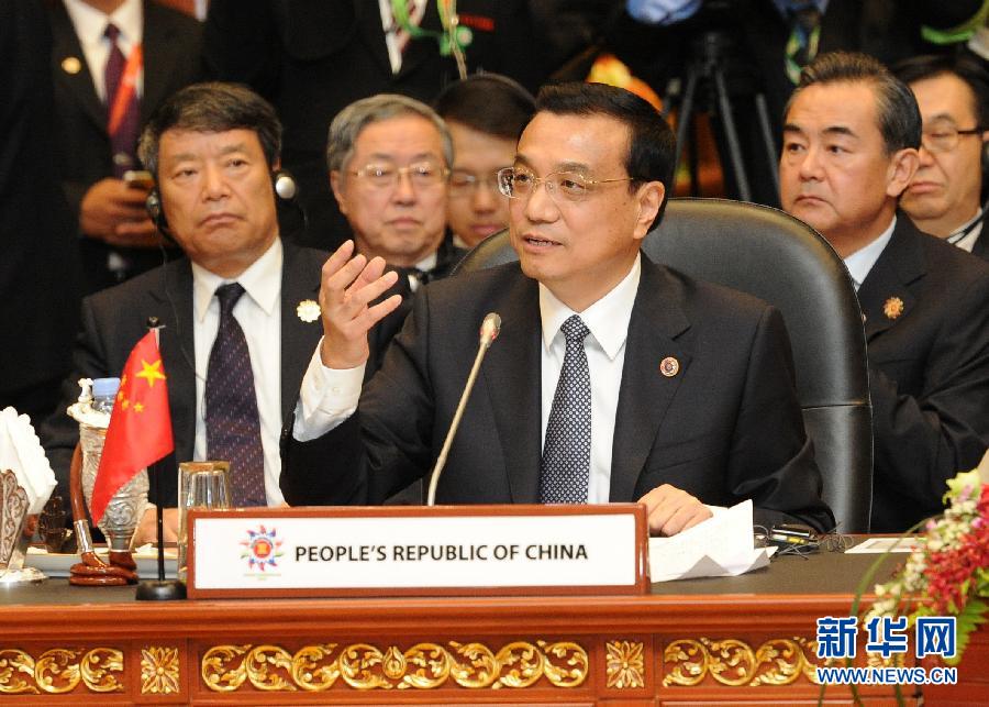 تقرير اخباري: لي كه تشيانغ يقدم اقتراحا من سبع نقاط حول تعزيز التعاون بين الصين والاسيان  (4)