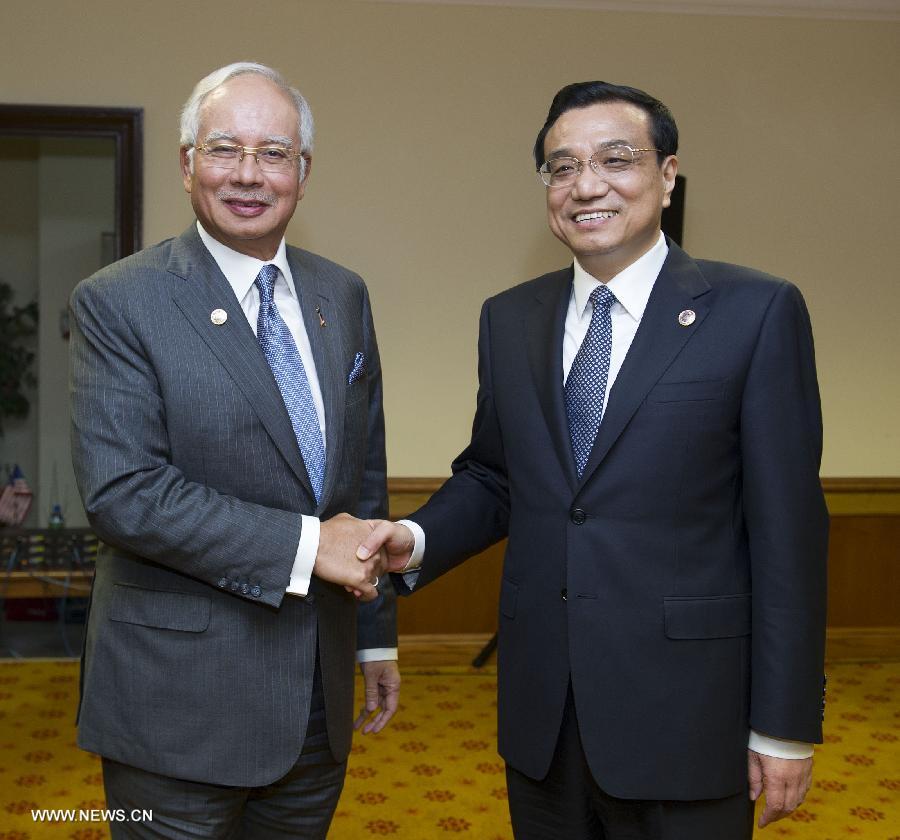 لي كه تشيانغ: الصين على استعداد لتعزيز الثقة المتبادلة والتعاون التجاري مع ماليزيا 
