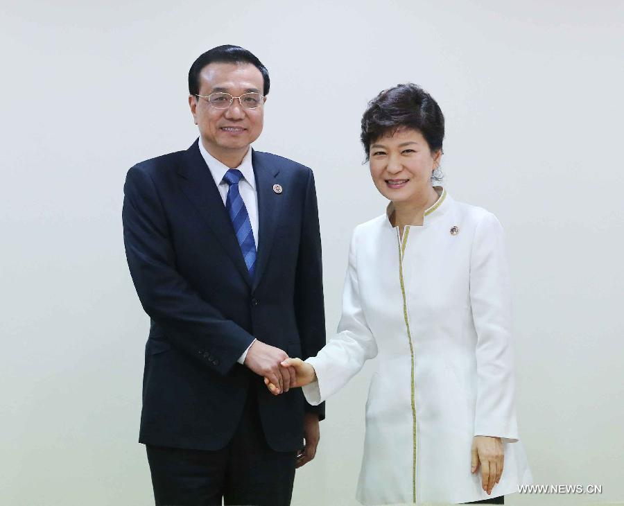 رئيس مجلس الدولة الصيني يجتمع مع قادة كوريا الجنوبية واندونيسيا وكمبوديا ونيوزيلاندا 