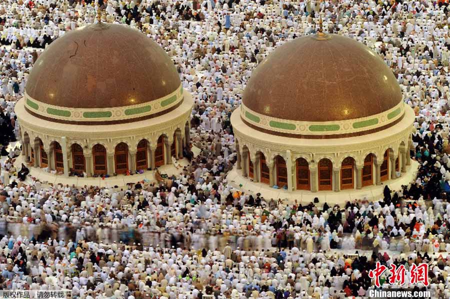 أكثر من مليونين حاج يتدفقون إلى مكة المكرمة 