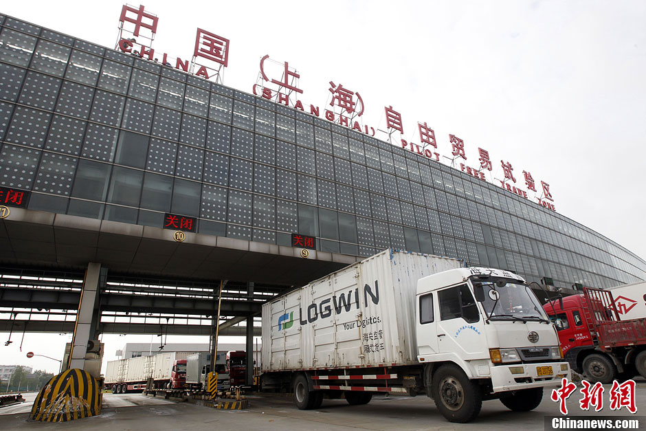 صور:توافد الشركات على التسجيل فى منطقة شانغهاي للتجارة الحرة   (6)