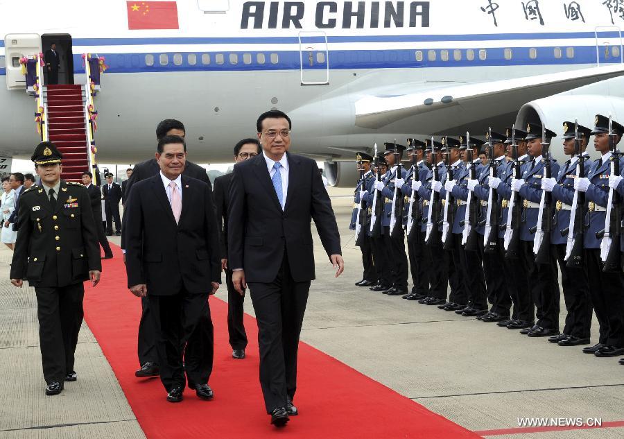 رئيس مجلس الدولة الصينى يصل الى تايلاند فى زيارة رسمية  (2)