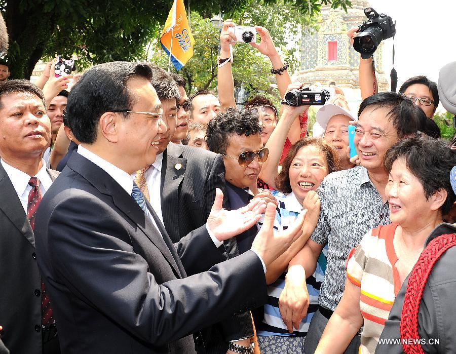 لي: الاعفاء من التأشيرة يعزز التبادلات بين الصين وتايلاند 
