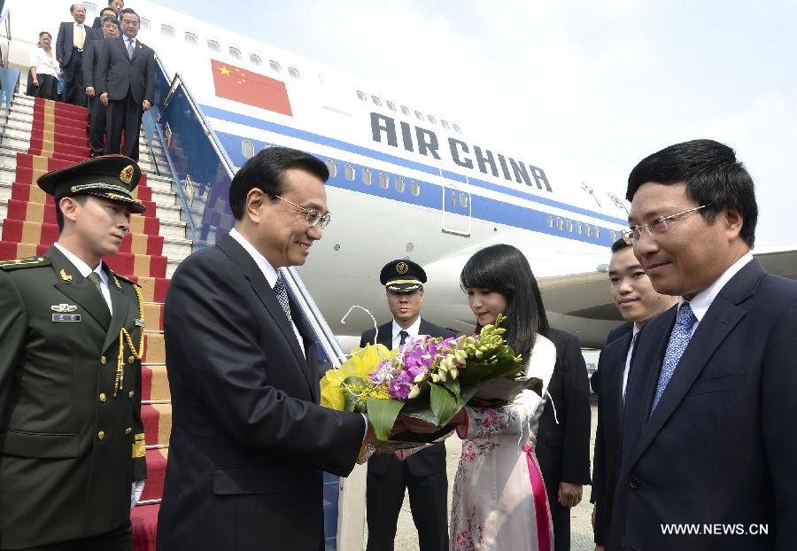 رئيس مجلس الدولة الصينى يصل هانوى فى زيارة رسمية لفيتنام  (2)