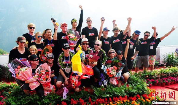 المنافس الكولومبي جوناثان يفوز بمنافسات التأرجح فى جبل تيانمن بمقاطعة هونان  (6)