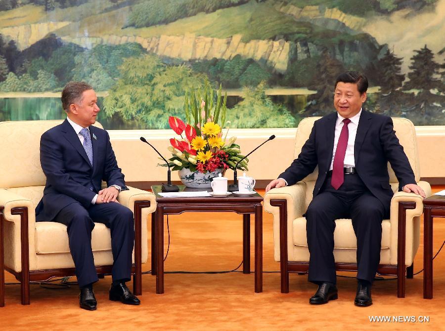 الرئيس الصينى يجتمع مع رئيس برلمان قازاقستان 