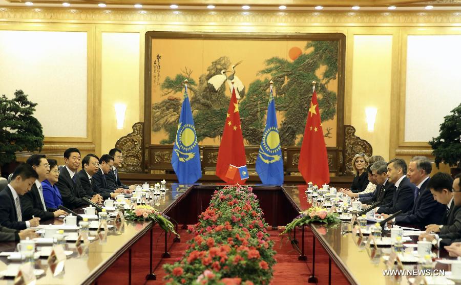 كبير المشرعين الصينيين يعقد محادثات مع رئيس مجلس النواب فى قازاقستان  (2)