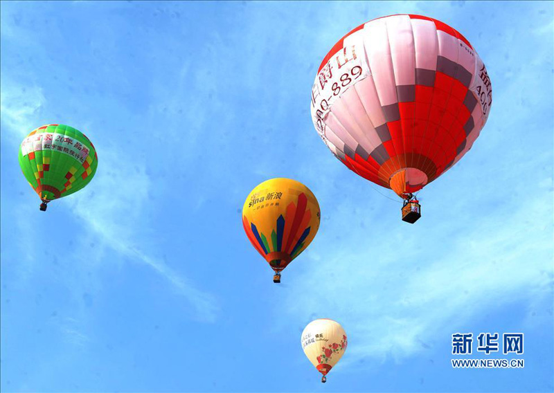مهرجان مناطيد الهواء الساخنة يقام في مدينة لانغفانغ الصينية 