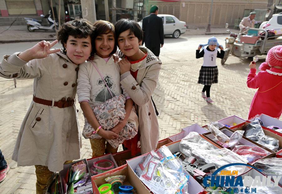 ألف مسلم يأدون صلاة العيد احتفالا بعيد الإضحى المبارك فى شينجيانغ  (13)