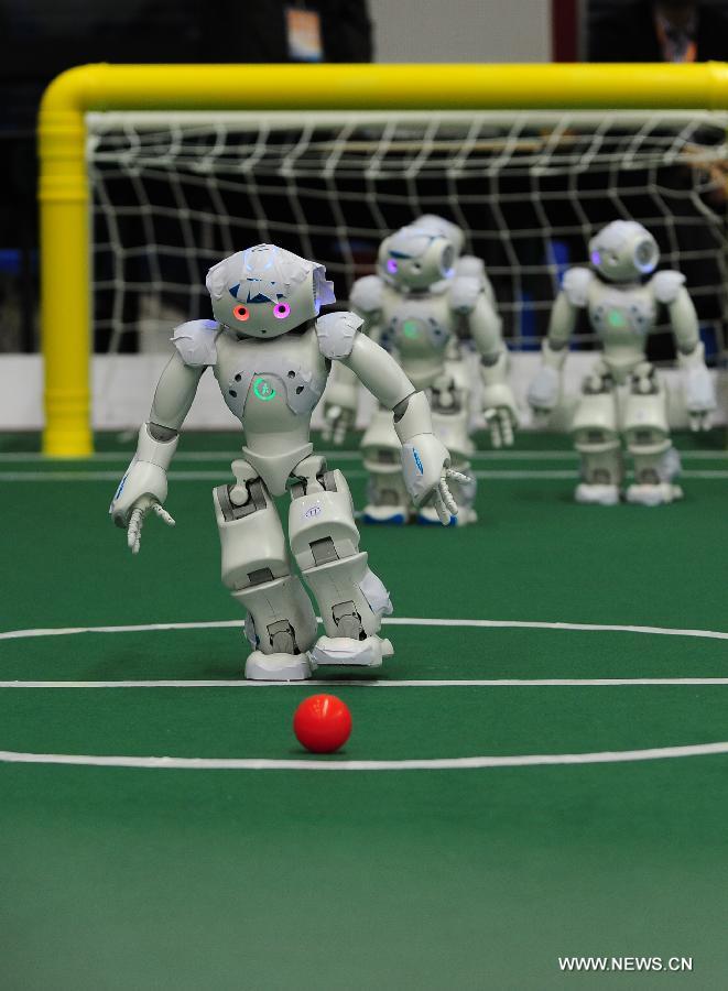 انطلاق مباراة كرة القدم بين الروبوتات في مدينة خفى (6)