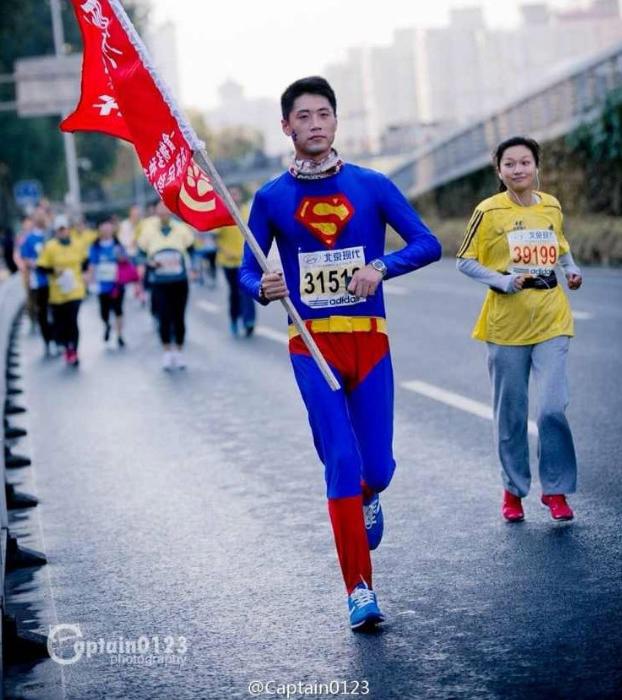 صور:اللحظات الرائعة فى مسابقة ماراثون ببكين لعام 2013  (2)