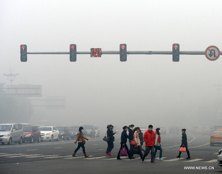 الضباب الدخاني يغلق المدارس والطرق السريعة في شمال شرقي الصين 