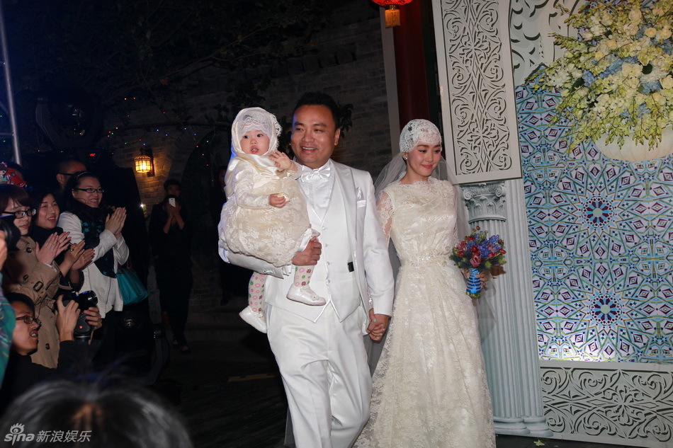 صور عالية الدقة:حفلة زفاف على نمط المسلمين الصينيين لمذيع مشهور فى تلفزيون الصين المركزي  