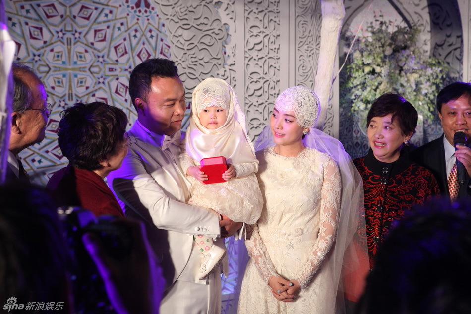 صور عالية الدقة:حفلة زفاف على نمط المسلمين الصينيين لمذيع مشهور فى تلفزيون الصين المركزي   (6)