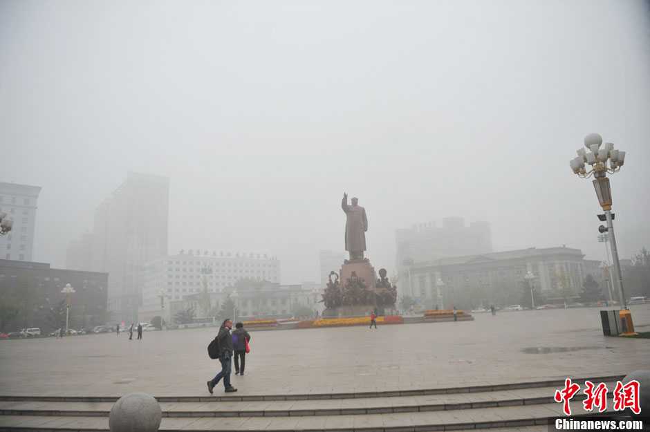 استمرار الضباب الكثيف في شمال شرقي الصين  (3)
