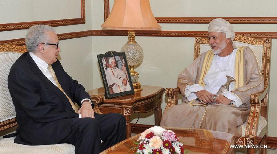 وزير عمانى يجتمع مع الإبراهيمي للتحضير لمؤتمر "جنيف 2"