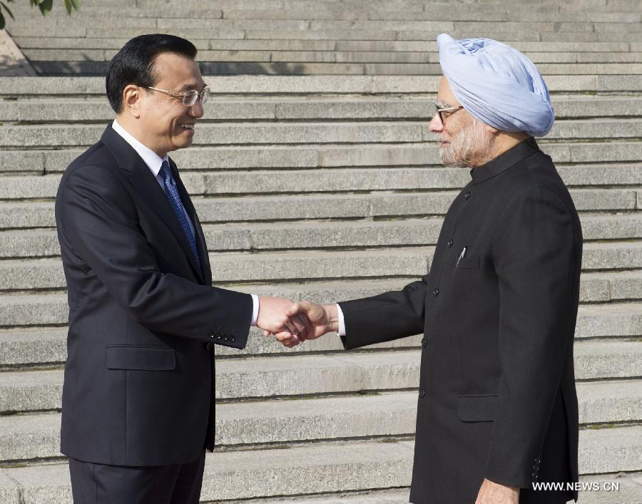 رئيس مجلس الدولة الصيني يلتقي برئيس الوزراء الهندي في قاعة الشعب الكبرى  (3)