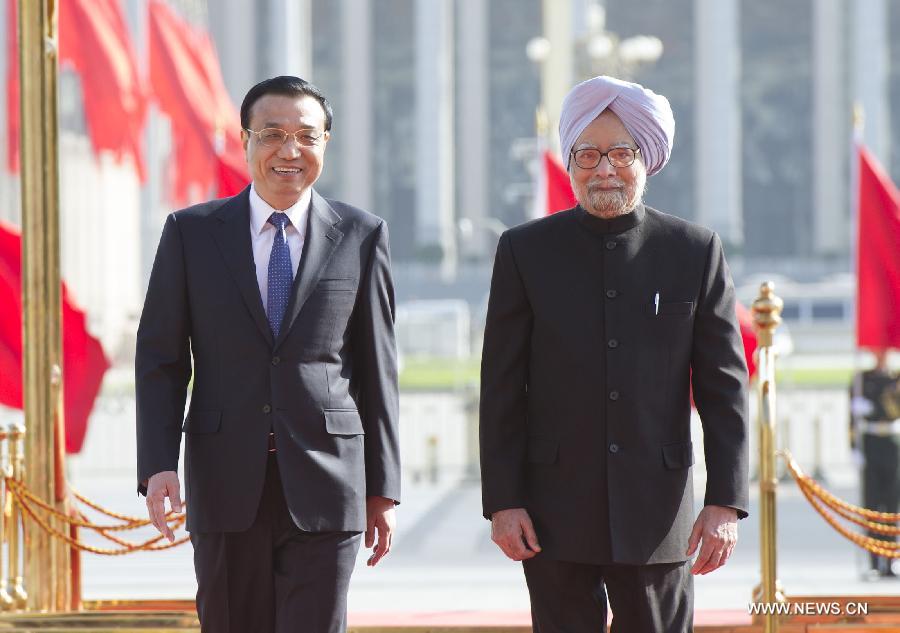 رئيس مجلس الدولة الصيني يلتقي برئيس الوزراء الهندي في قاعة الشعب الكبرى  (4)