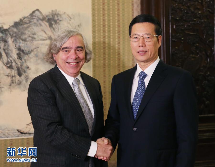 نائب رئيس مجلس الدولة الصيني يلتقي بوزير الطاقة الأمريكي