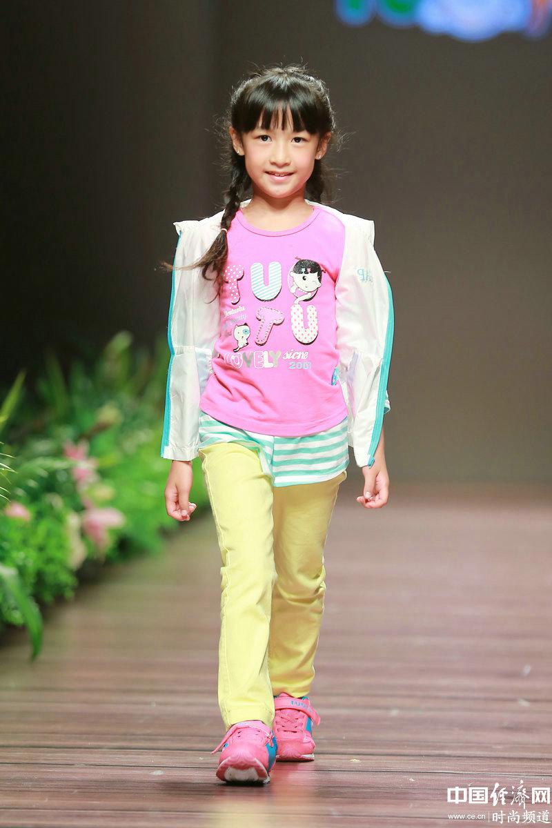 صور:عارضو أزياء صغار محبوبون فى أسبوع الموضة الصيني الدولي  (15)
