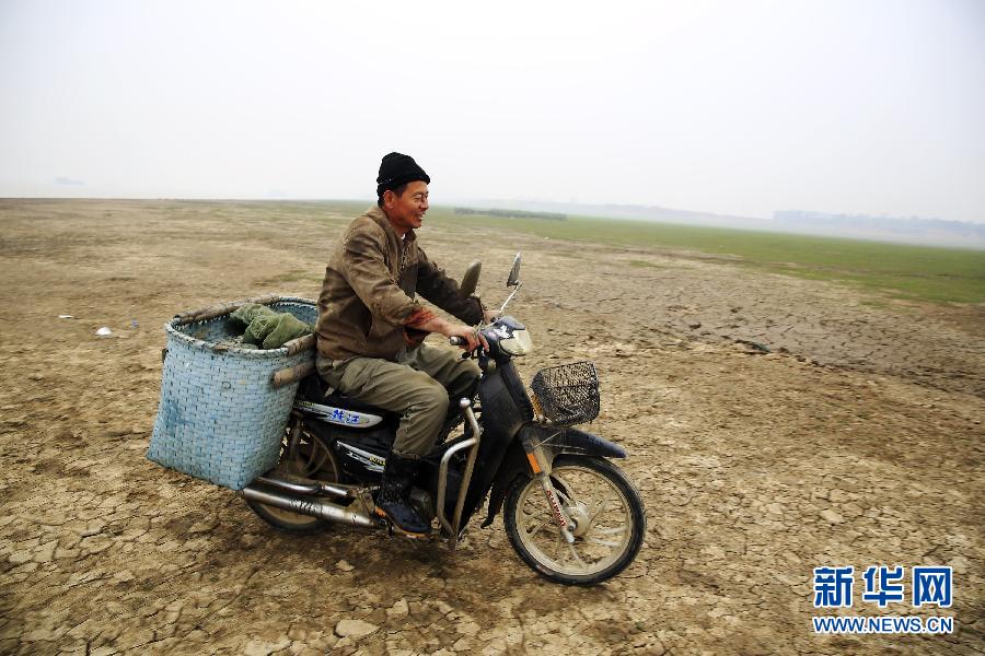 صور:أكبر بحيرة للمياه العذبة في الصين مهددة بالجفاف   (4)