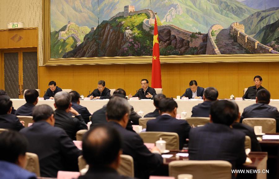 رئيس مجلس الدولة الصيني يحث على توحيد الجهود لتحقيق الإصلاحات الحكومية