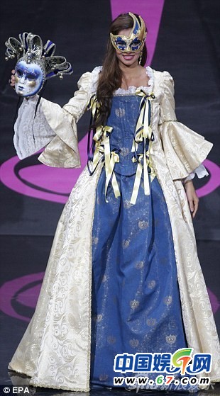 التصفيات الأولية للأزياء قبل مسابقة ملكة جمال الكون الدولية لعام 2013 (9)