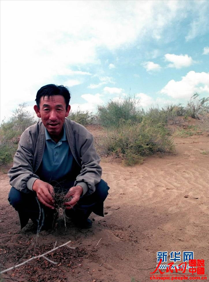 قصة بالصور: أبطال ترويض الصحراء في الصين  (20)