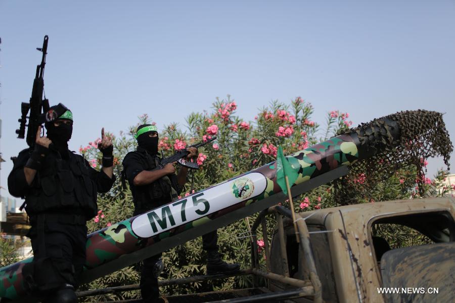 تقرير إخباري: حماس تنظم عروضا عسكرية بغزة في الذكرى الأولى لعملية "عمود السماء"
