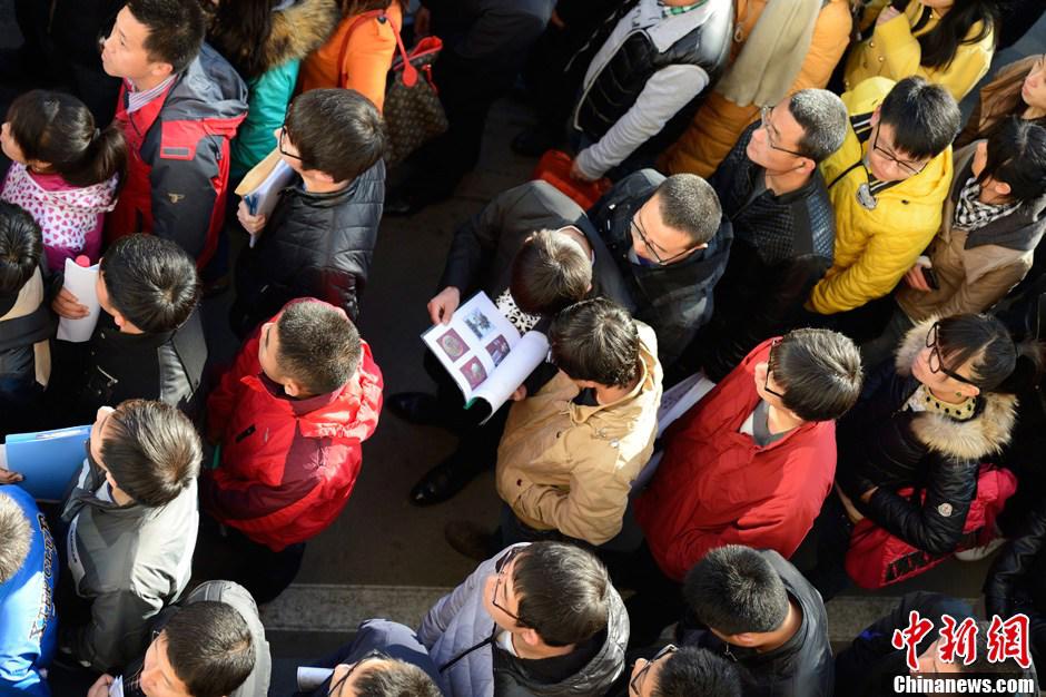 المتخرجون الجامعيون فى الصين يواجهون "أصعب عام  للتوظيف" فى عام 2013  