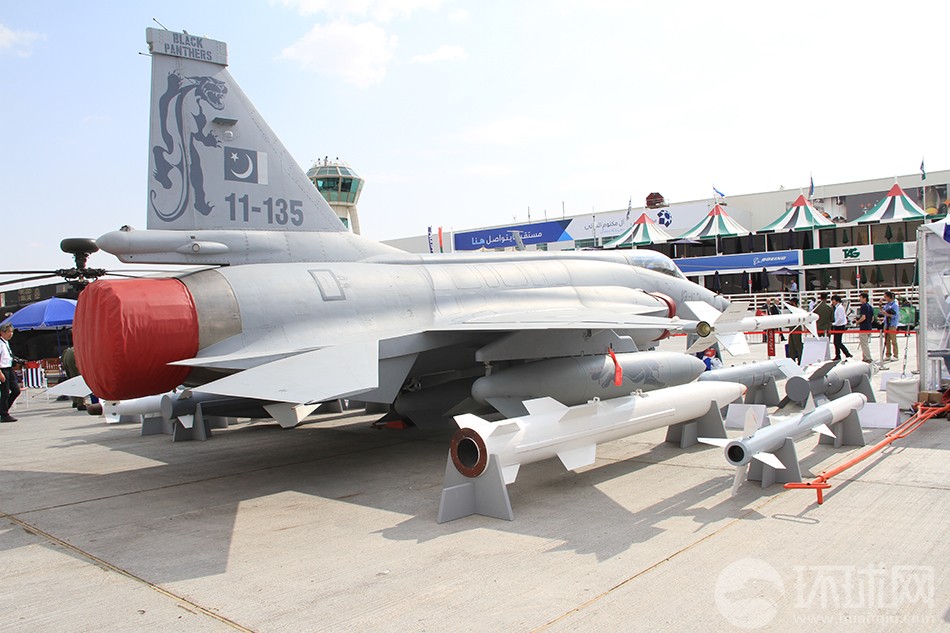 الصين وباكستان تشتركان في تسويق مقاتلة شياولونغ في معرض دبي للطيران 
