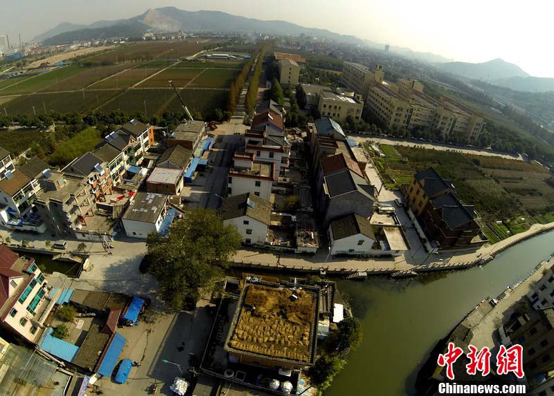 الحقول الفضائية على سقف مبنى بشاوشينغ الصينية  (3)