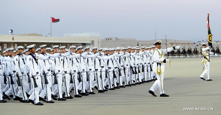 عمان تنظم عرضا عسكريا للاحتفال بالذكرى ال43 لتأسيسها 