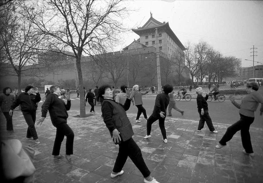 التغيرات التي طرأت على  حركات الرقص الصيني على مدى نصف قرن  (18)