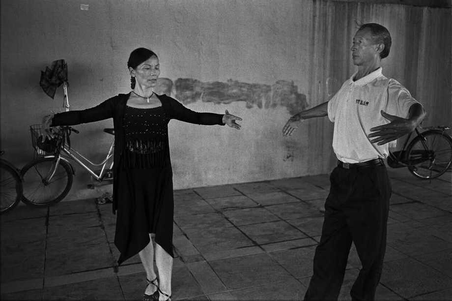 التغيرات التي طرأت على  حركات الرقص الصيني على مدى نصف قرن  (20)