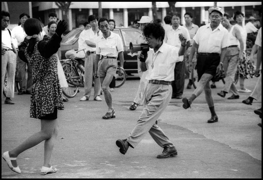 التغيرات التي طرأت على  حركات الرقص الصيني على مدى نصف قرن  (13)