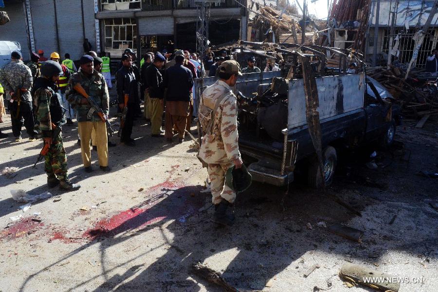 مصرع 8 أشخاص وإصابة 58 آخرين في انفجار وقع في باكستان  (4)