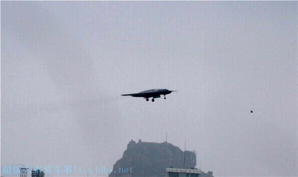 إختبار تحليق ناجح لمقاتلة الشبح الصينية بدون طيار بنجاح  (5)