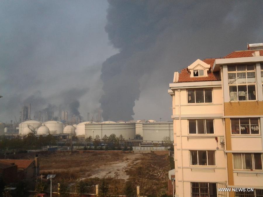 مصرع 22 شخصا فى انفجار خط أنابيب النفط فى تشينغداو  (2)