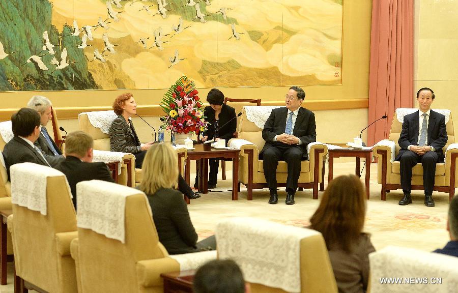 كبير المستشارين السياسيين الصينيين يجتمع مع اشتراكيين أوربيين  (2)