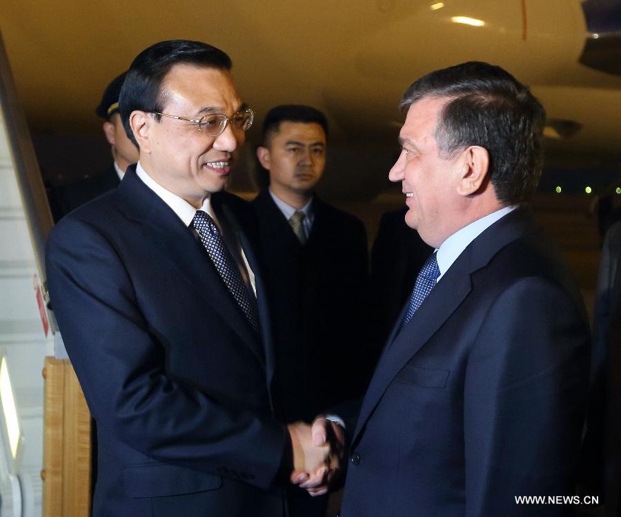 رئيس مجلس الدولة الصيني يصل إلى أوزباكستان لحضور اجتماع منظمة شانغهاي للتعاون