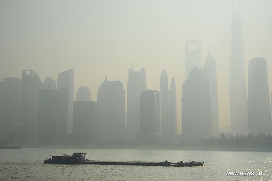 تلوث الهواء في شانغهاي يصل مستواه الأخطر  (3)