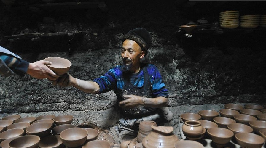 فن صناعة الفخار يستعيد مجده في شمال غرب الصين 