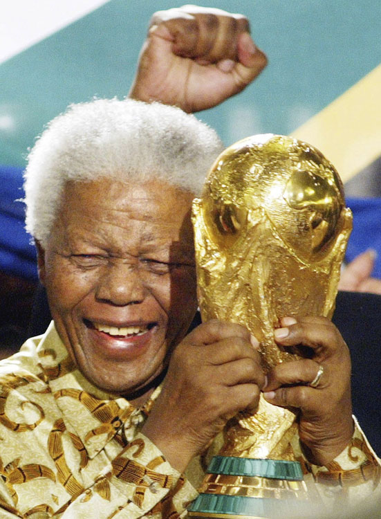 وفاة نيلسون مانديلا عن عمر يناهز 95 عاما  (10)