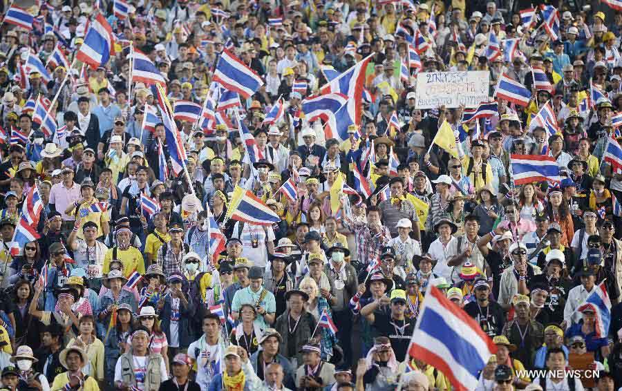 رئيسة وزراء تايلاند تعلن حل مجلس النواب 